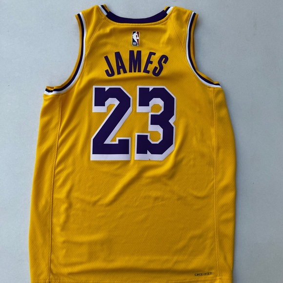 LeBron James jersey Nike - Picture 2 of 3